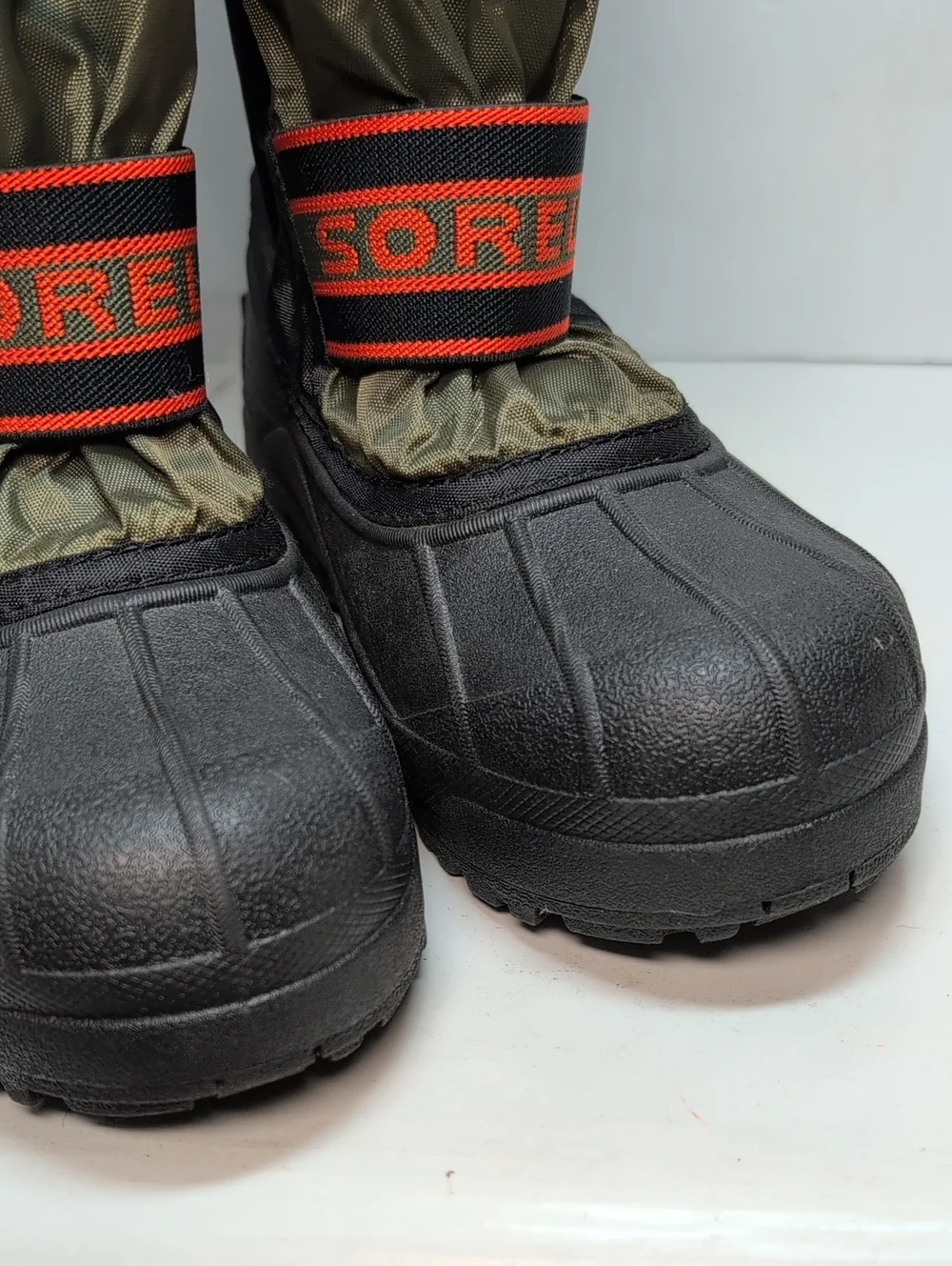 Sorel ice Fox slip-on winter olive Winter Snow Boots youth/big boy size 4 EU 35